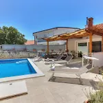 Villa Oasis House With Pool Near Center *