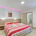 Oasis House With Pool Near Center *