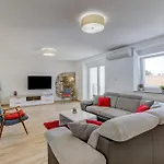Oasis House With Pool Near Center *