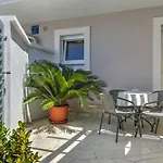 Oasis House With Pool Near Center *