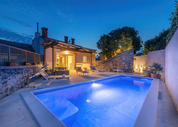 빌라 Oasis House With Pool Near Center
