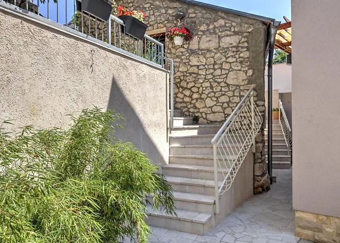 Oasis House With Pool Near Center 노비비노돌스키