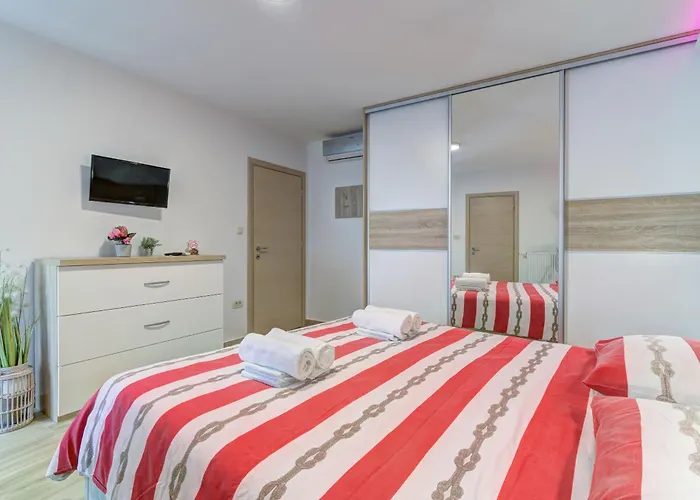 Villa Oasis House With Pool Near Center Novi Vinodolski