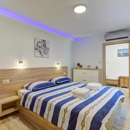 Oasis House With Pool Near Center Willa