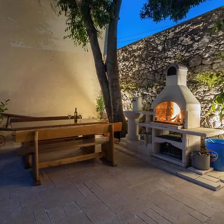 Willa Oasis House With Pool Near Center Novi Vinodolski