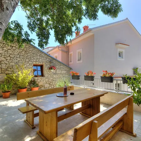 Willa Oasis House With Pool Near Center Novi Vinodolski
