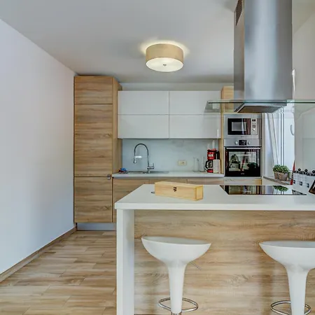 Oasis House With Pool Near Center