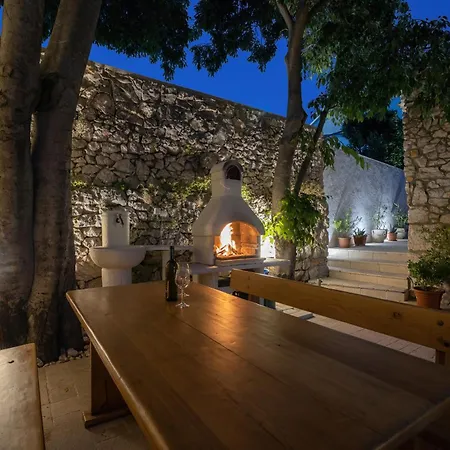 Oasis House With Pool Near Center Willa