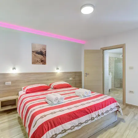 Oasis House With Pool Near Center *