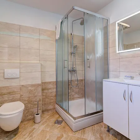 Willa Oasis House With Pool Near Center