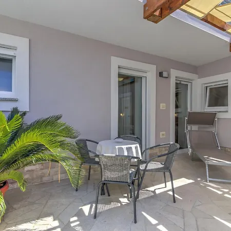 Oasis House With Pool Near Center *