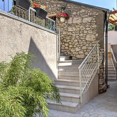 Oasis House With Pool Near Center Novi Vinodolski