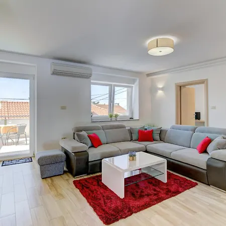 Willa Oasis House With Pool Near Center *