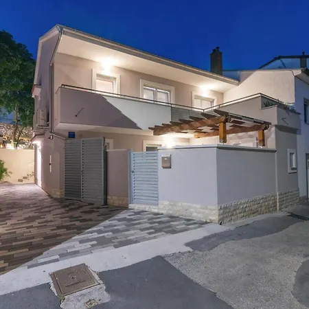 Oasis House With Pool Near Center Willa *