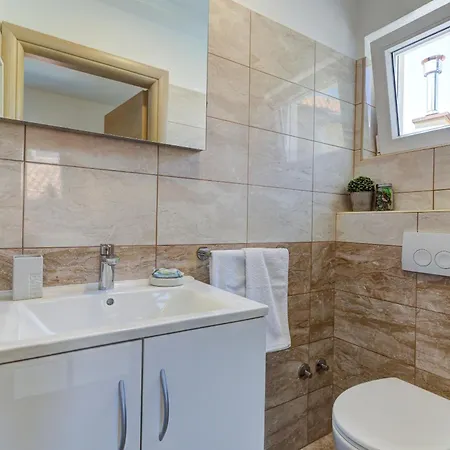 Oasis House With Pool Near Center Willa Novi Vinodolski