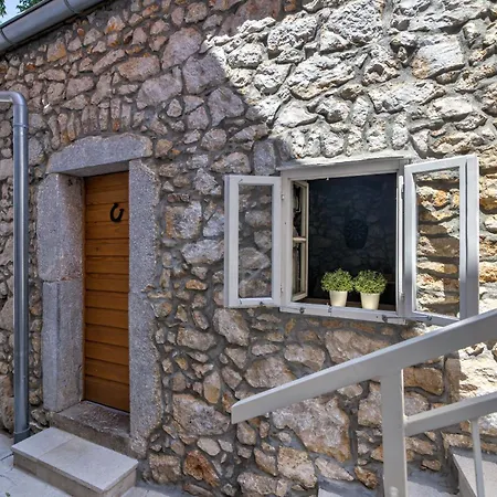 Willa Oasis House With Pool Near Center Novi Vinodolski