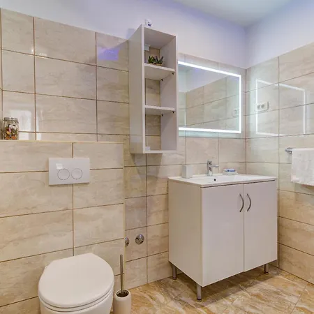 Oasis House With Pool Near Center *