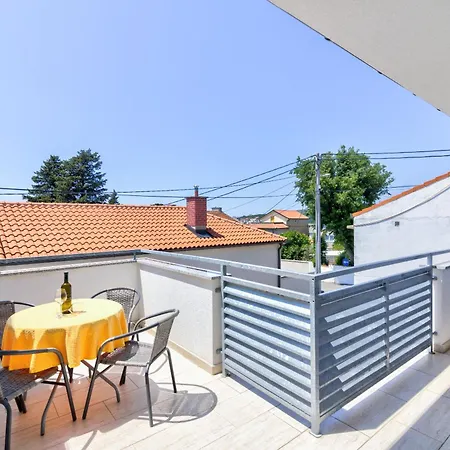 Oasis House With Pool Near Center Willa