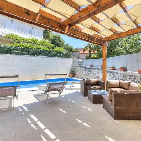 Oasis House With Pool Near Center Willa Novi Vinodolski