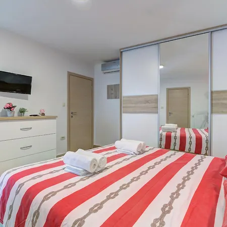 Willa Oasis House With Pool Near Center Novi Vinodolski