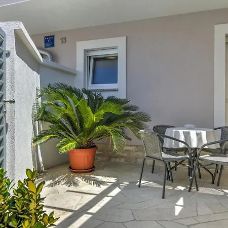 Oasis House With Pool Near Center *