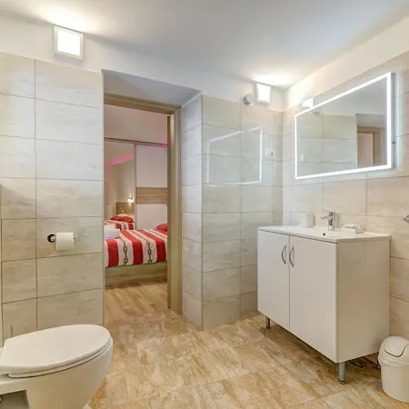 Oasis House With Pool Near Center Willa