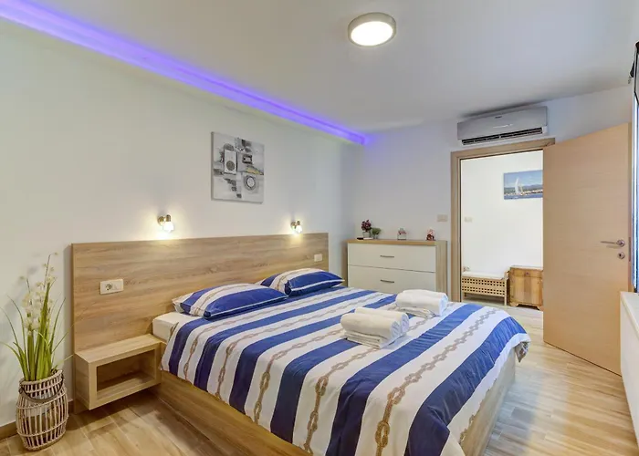 Oasis House With Pool Near Center ヴィラ