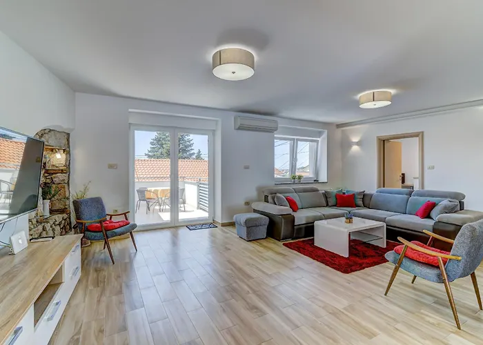 Oasis House With Pool Near Center * ノヴィ・ヴィノドロスキー