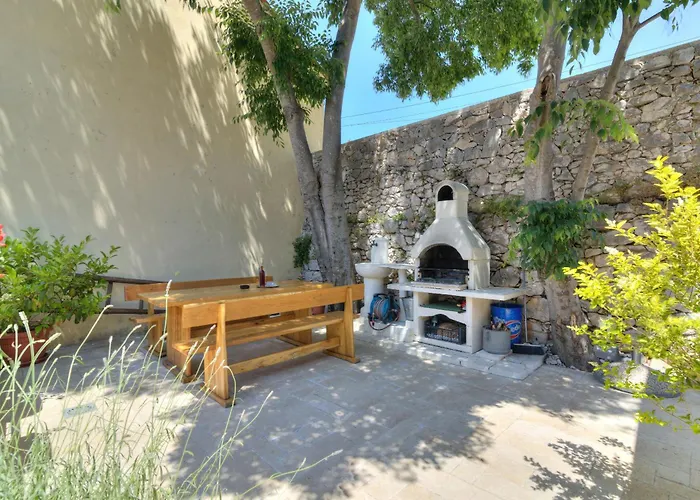 ヴィラ Oasis House With Pool Near Center ノヴィ・ヴィノドロスキー