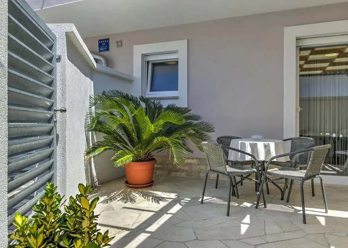 Oasis House With Pool Near Center *